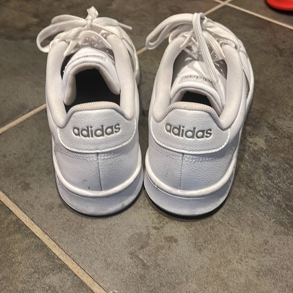 Adidas tennis shoes - Picture 3 of 5